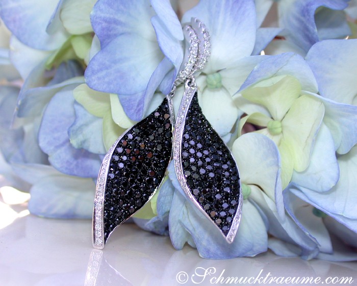 Auffallende schwarze Diamanten Ohrringe im Blatt Design - Image 4