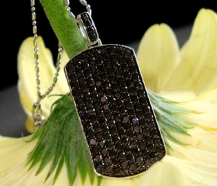 Schwarzer Diamanten Dog Tag Anhänger aus Weißgold 585