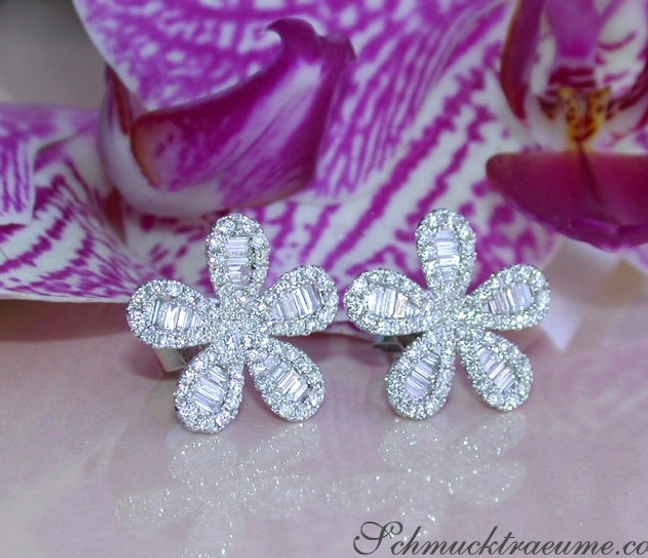 Diamant-Blütenohrringe in Weißgold 585, detailreich, vor Orchidee Diamant-Blütenohrringe in Weißgold 585, detailreich, vor Orchidee
