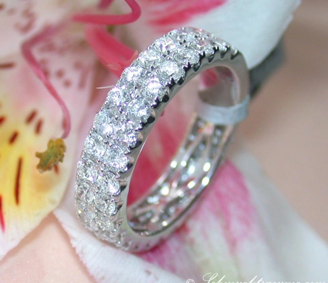 Zweireihiger Diamantenring mit 48 Brillanten, 2,01 ct. tw-si, auf Blume gelegt Zweireihiger Diamantenring mit 48 Brillanten, 2,01 ct. tw-si, auf Blume gelegt