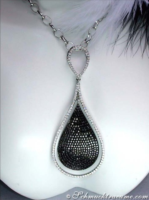 Schwarze Diamant-Tropfen-Anhänger mit Brillanten auf Silberkette