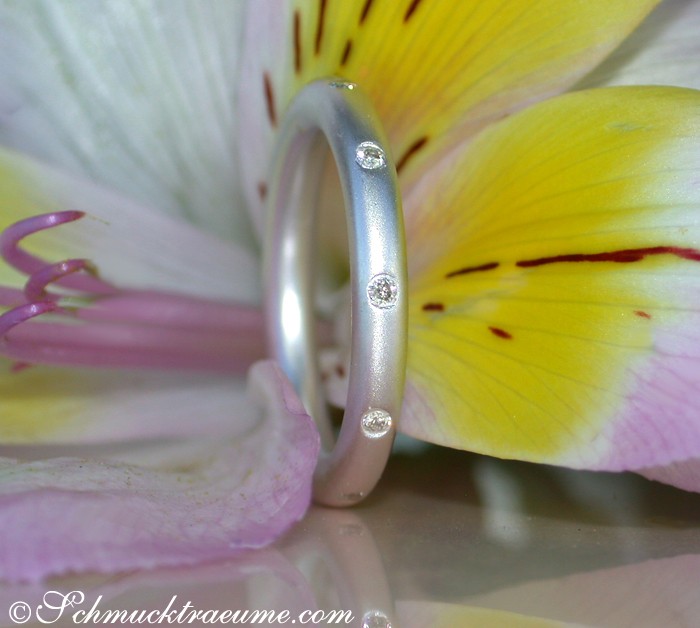 Drei Brillanten Ringe im Sternenhimmel Design - Image 6