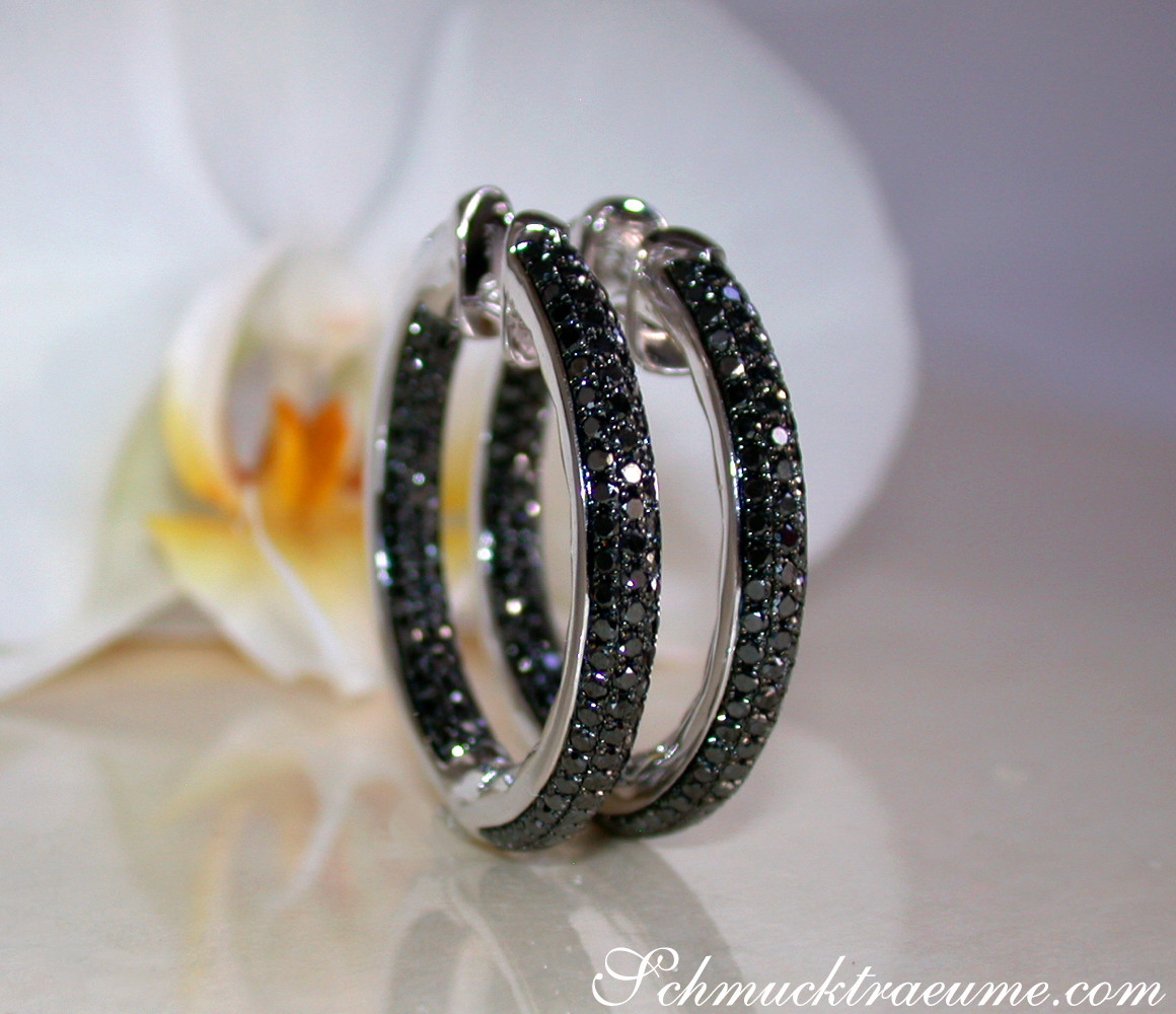 Stattliche Creolen mit schwarzen Diamanten in Weißgold 585