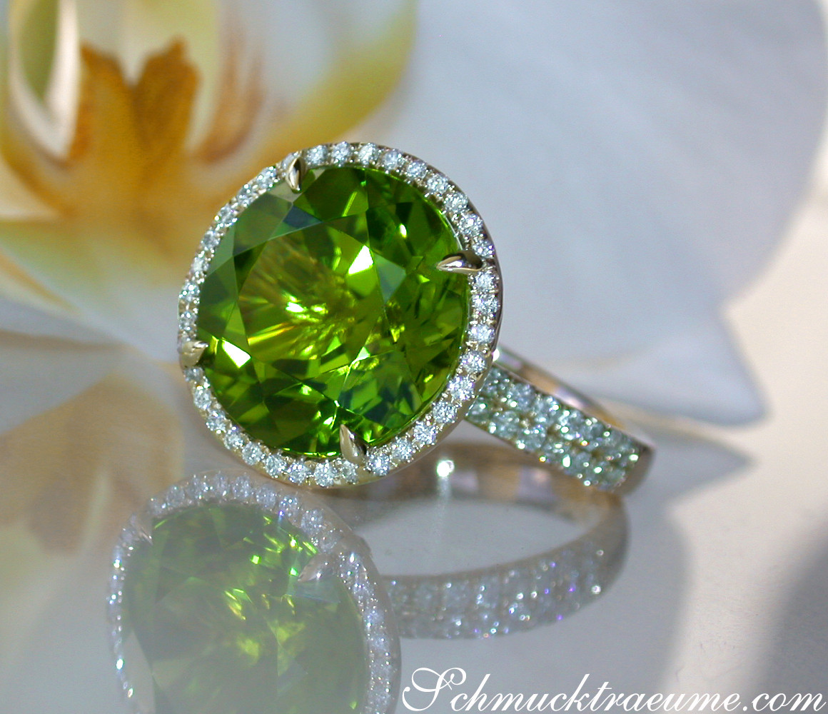 Peridot-Ring mit Brillanten, Gelbgold 750, Moosgrün, Detailaufnahme