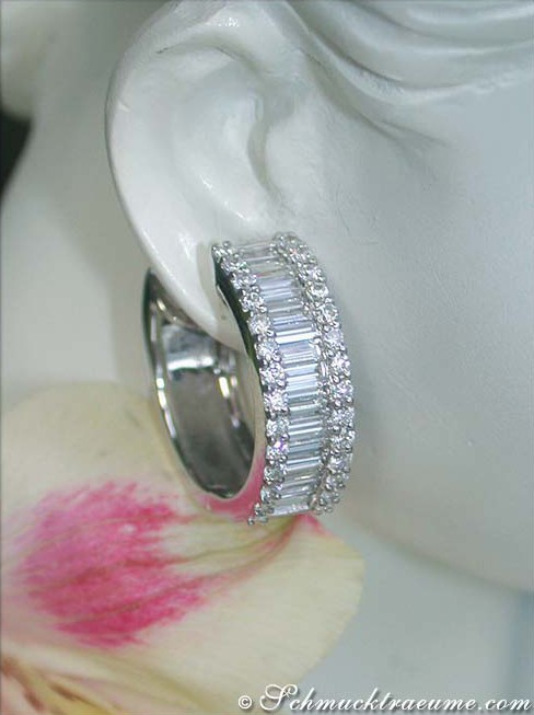 Prachtvolle Creolen mit Baguette- und Brillantschliff in Weißgold 750