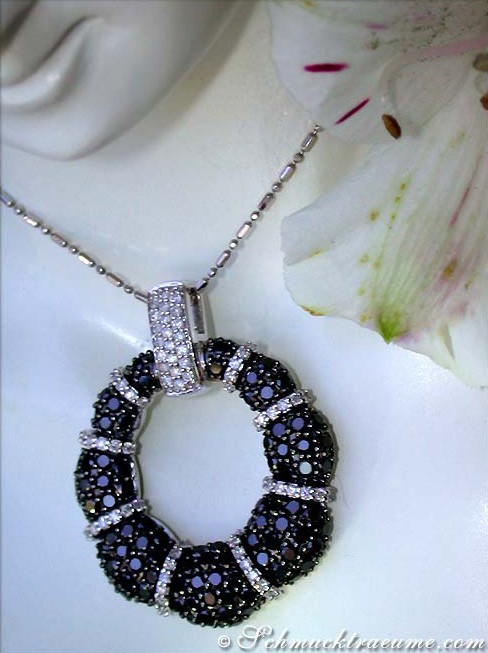 Opulenter Anhänger mit schwarzen Diamanten & Brillanten - Image 2