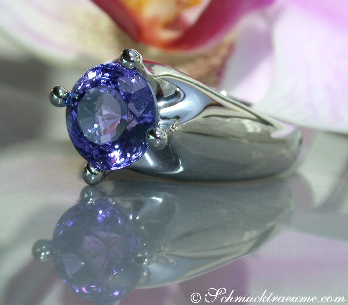 Weißgold-Tansanit Solitär Ring mit 3.349 Karat