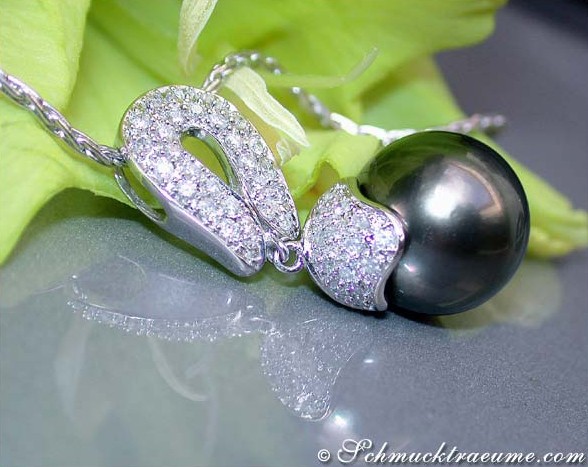 Tahitiperlen-Anhänger mit Diamanten in Weißgold, Detailaufnahme