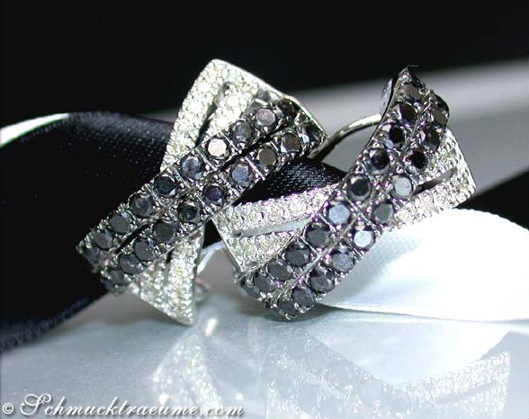 Schwarze Diamanten-Ohrstecker aus Weißgold 585 mit überkreuztem Design