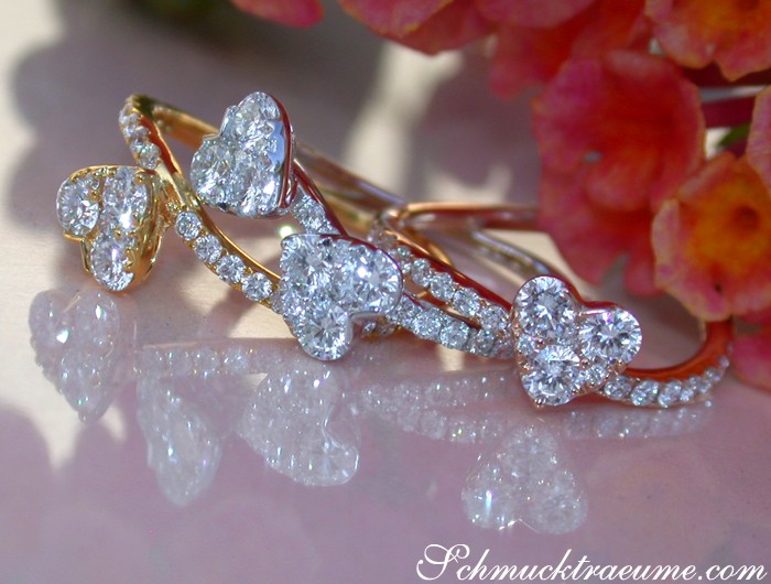Goldene Herzringe mit Diamanten, detailreich, elegant gestaltet