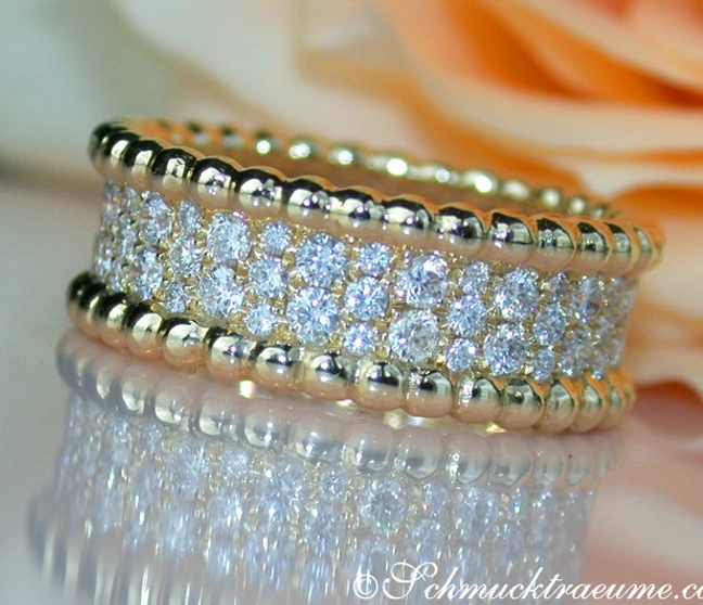 Goldener Brillanten-Memoryring mit Perlendekor, elegant und detailreich Goldener Brillanten-Memoryring mit Perlendekor, elegant und detailreich