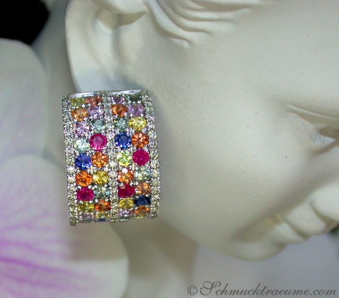 Klassische Halbcreolen mit Regenbogen Saphir und Brillanten in Weißgold 585