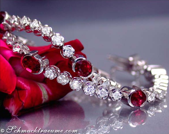 Traumhaftes Rubin Brillanten Armband: Elegantes Weißgold-Armband mit funkelnden Saphiren und Brillanten