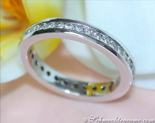 Weißgold 750 Memoire Ring mit 1.150 Brillanten G VS