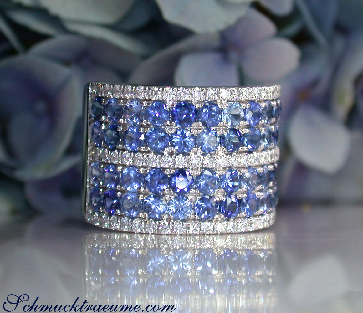 Prächtiger Saphir-Bandring mit Brillanten in Weißgold, detaillierte Ansicht