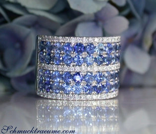 Prächtiger Saphir-Bandring mit Brillanten in Weißgold, detaillierte Ansicht