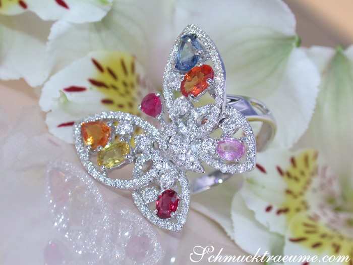 Schmetterlingsring aus Weißgold mit farbenfrohen Saphiren und Diamanten