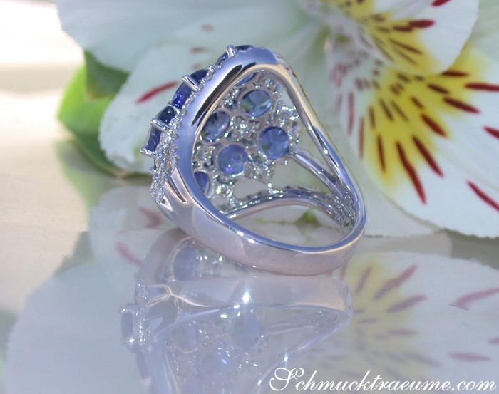 Schmuckstück mit Ceylon Saphir und Brillanten in Weißgold 750