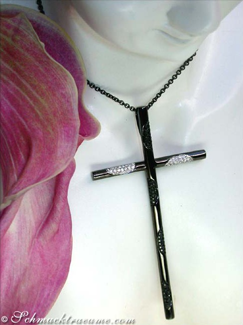 Schwarzer Diamantkreuzanhänger in Weißgold 750 mit 0.450 Karat