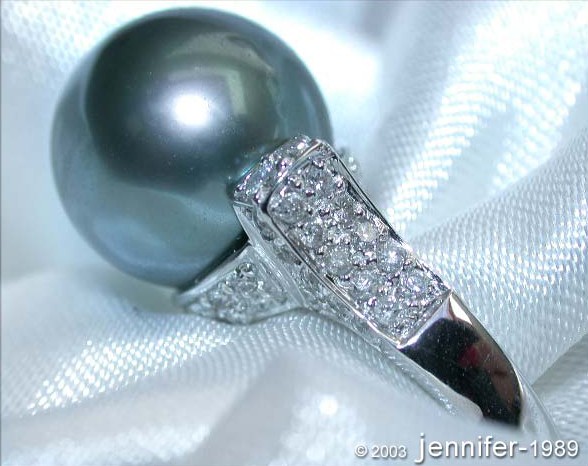 Tahitiperlenring mit 0.700 Karat Brillanten, Detailaufnahme, 12-13 mm Perle, Weißgold 585